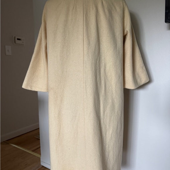 Paul R. Nissen, Vintage Butter Cream Wool Coat with (3) Smart Large Buttons - Picture 2 of 13